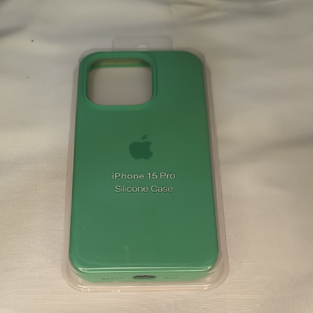 Apple iPhone 15 Pro Silicone Case - Mint Green